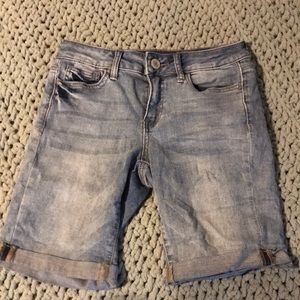 SO Bermuda Light Distressed Shorts